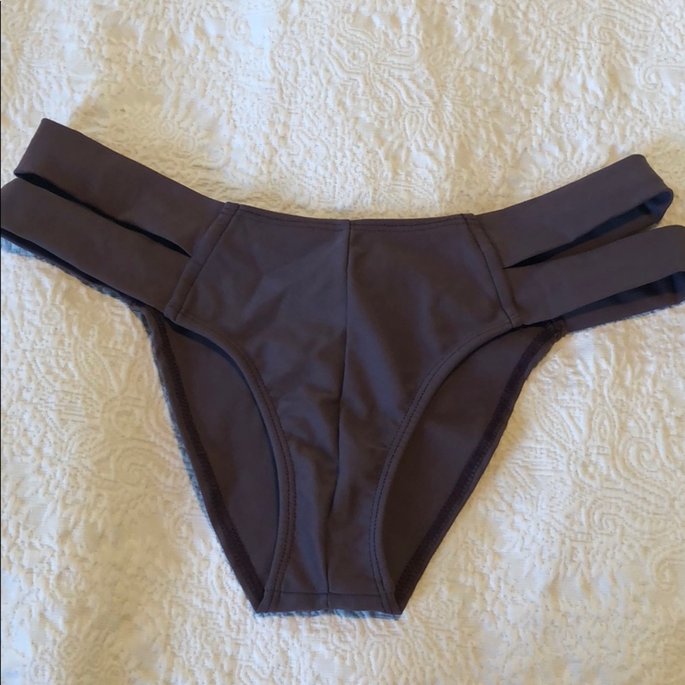 Montce size Medium bikini bottom